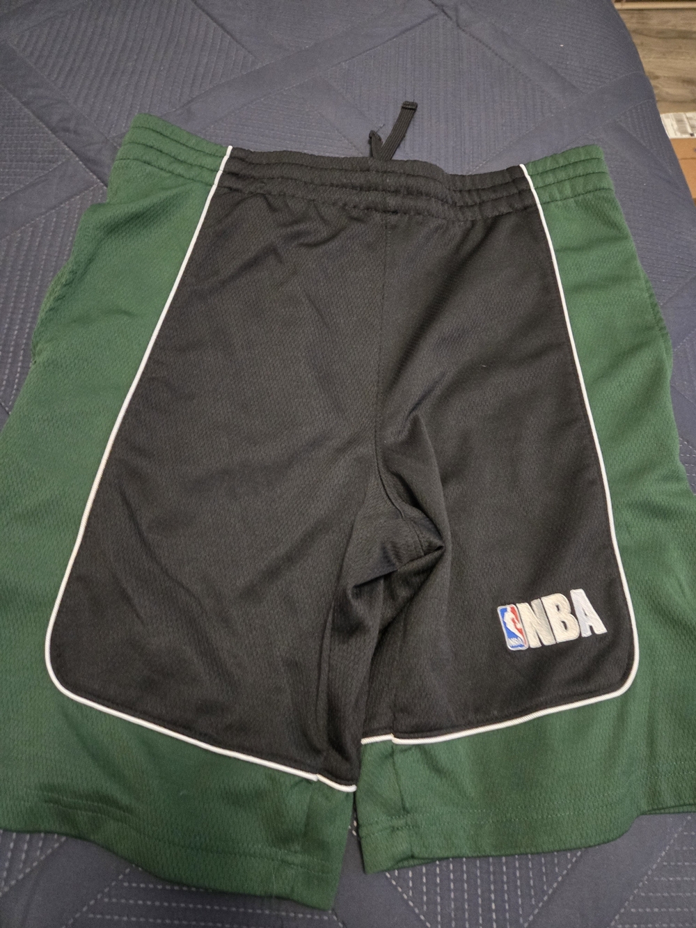 NBA Elevation Vintahe Black and Green Athletic Shorts Mens Size Small